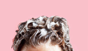 手軽に自宅で頭皮ケア《シャンプーブラシ》